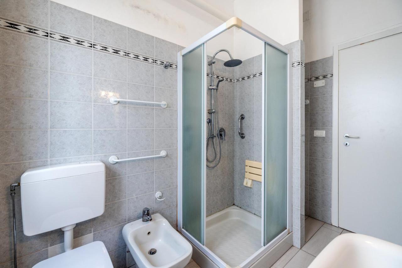 Casa Romeo Appartamento Con Posto Auto 菲纳莱利古雷 外观 照片