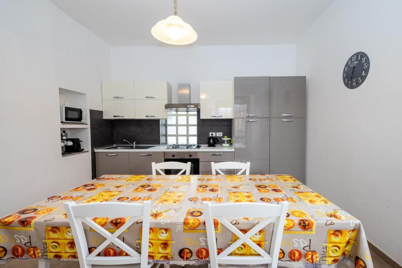 Casa Romeo Appartamento Con Posto Auto 菲纳莱利古雷 外观 照片