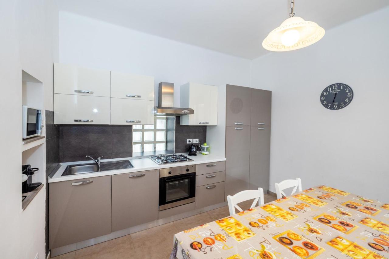Casa Romeo Appartamento Con Posto Auto 菲纳莱利古雷 外观 照片