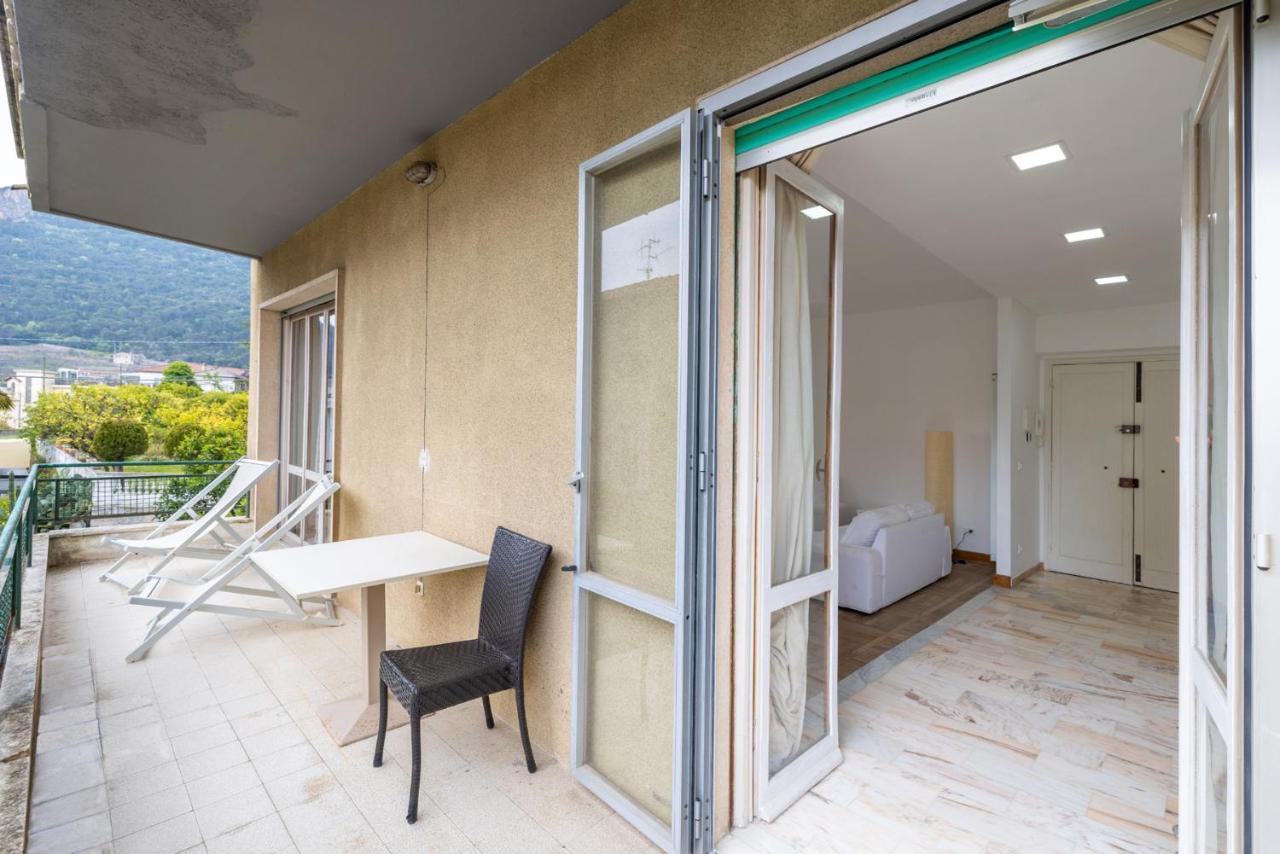 Casa Romeo Appartamento Con Posto Auto 菲纳莱利古雷 外观 照片